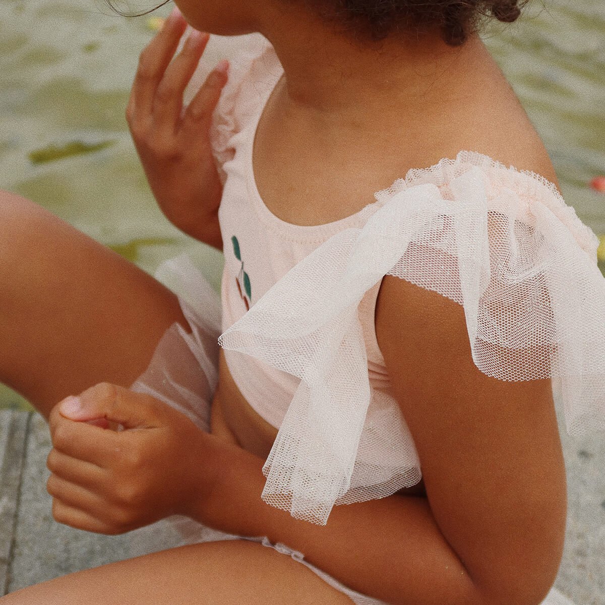 Strut Bikini mit Rüschen aus recyceltem Polyester GRS von Konges Slojd kaufen - Kleidung, Babykleidung & mehr