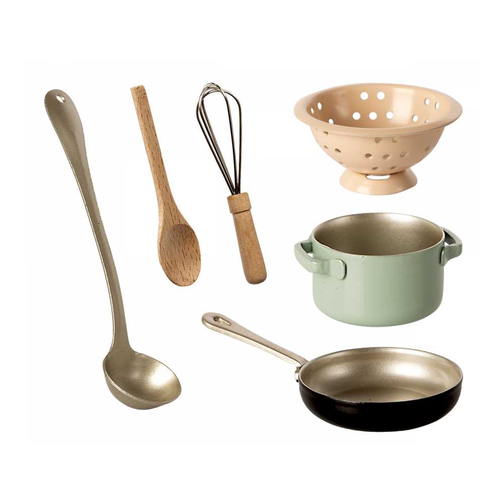 Miniature Kochset 6 teilig von Maileg kaufen - Spielzeug, Geschenke, Babykleidung & mehr