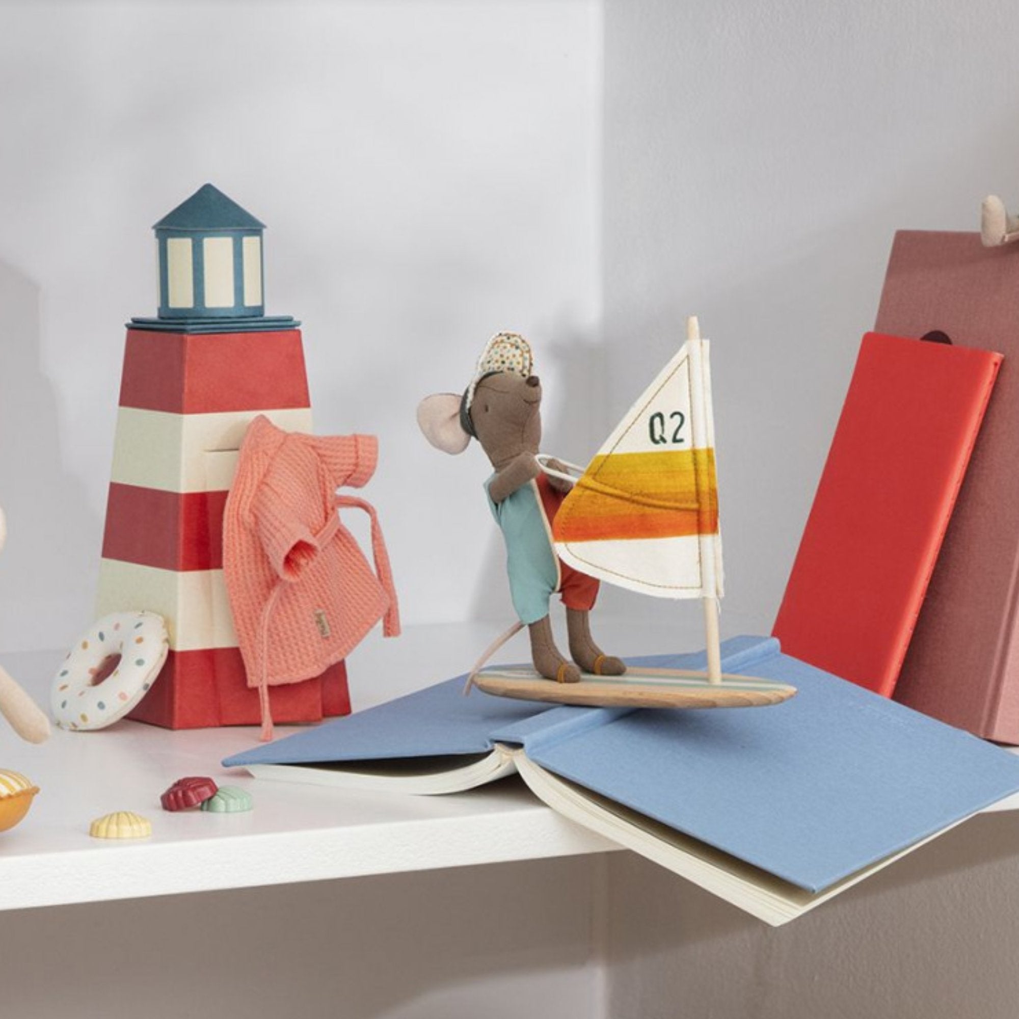Surfer Maus Beach Mice Surfer Spielfigur aus Baumwolle von Maileg kaufen - Spielzeug, Geschenke, Babykleidung & mehr