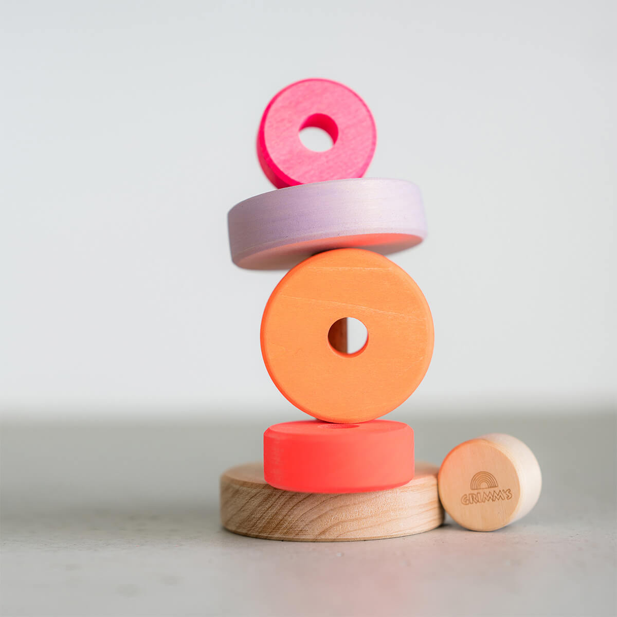 Kleiner Scheibenturm Neon aus Holz von Grimm´s kaufen - Spielzeug, Geschenke, Babykleidung & mehr